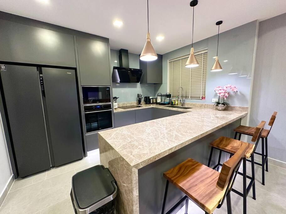 Villa Super Luxury 3 Bedroom Private Pool With Jacuzzi, Near 711, 10 Minutes To Walking Street And - Mt6 *
