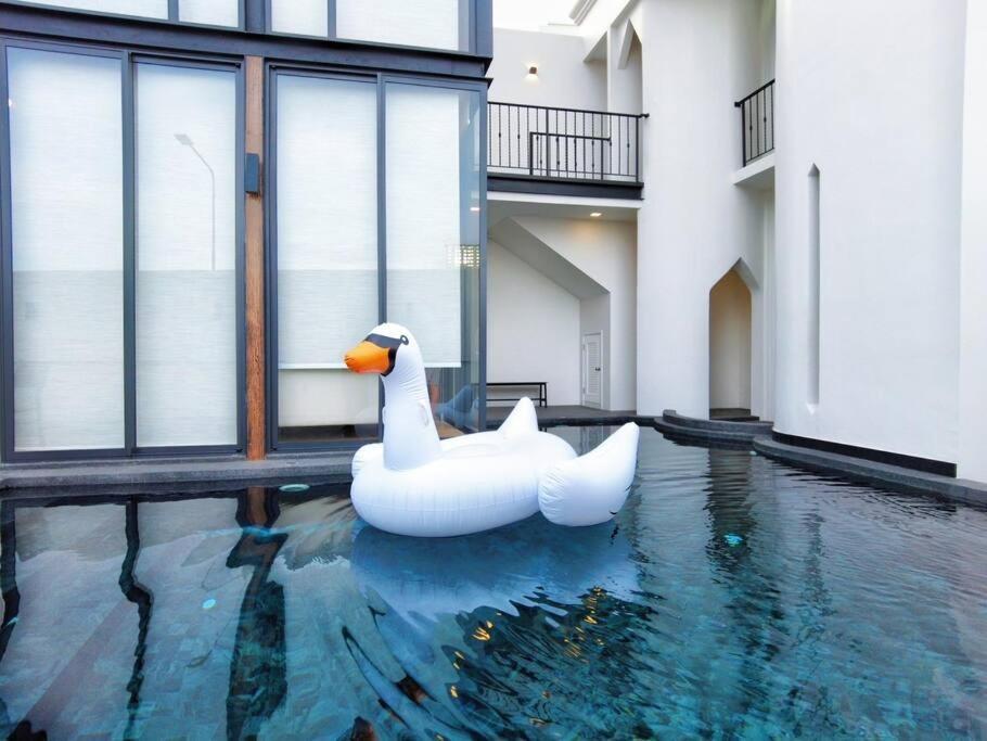 Villa Pupae Pool Inara