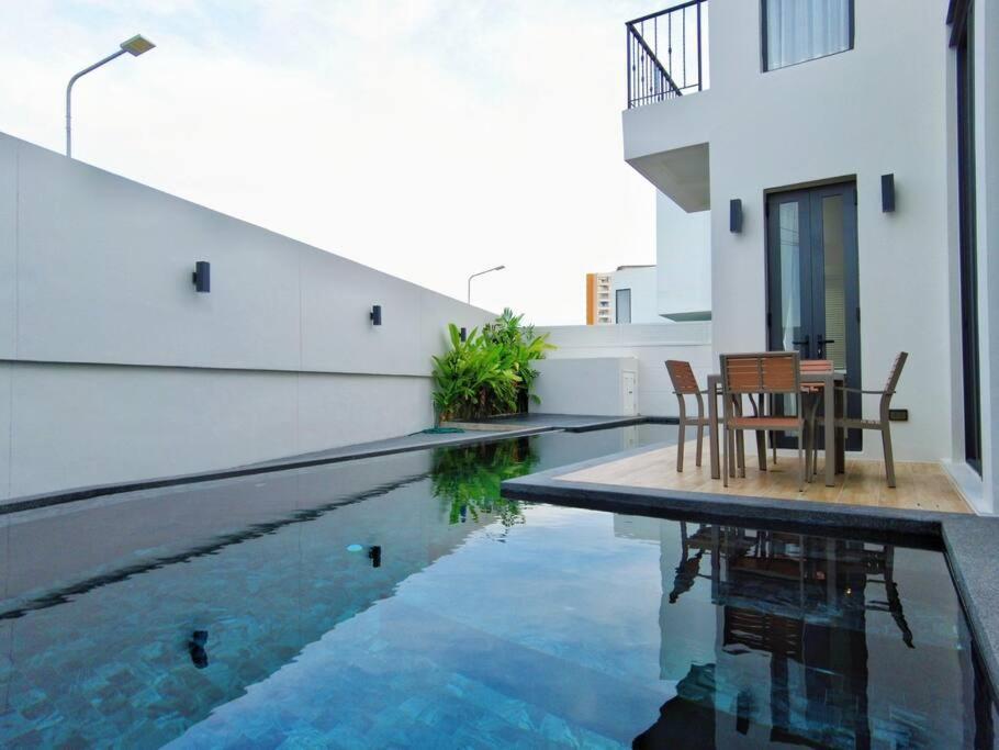 Pupae Pool Inara Villa *
