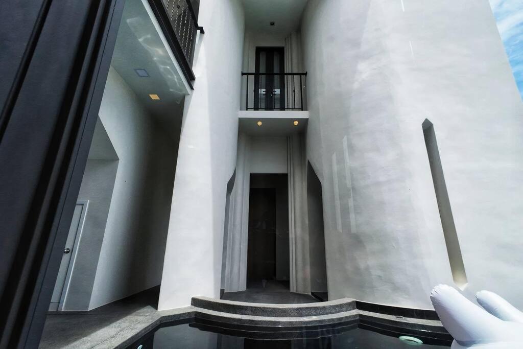 Pupae Pool Inara Pattaya
