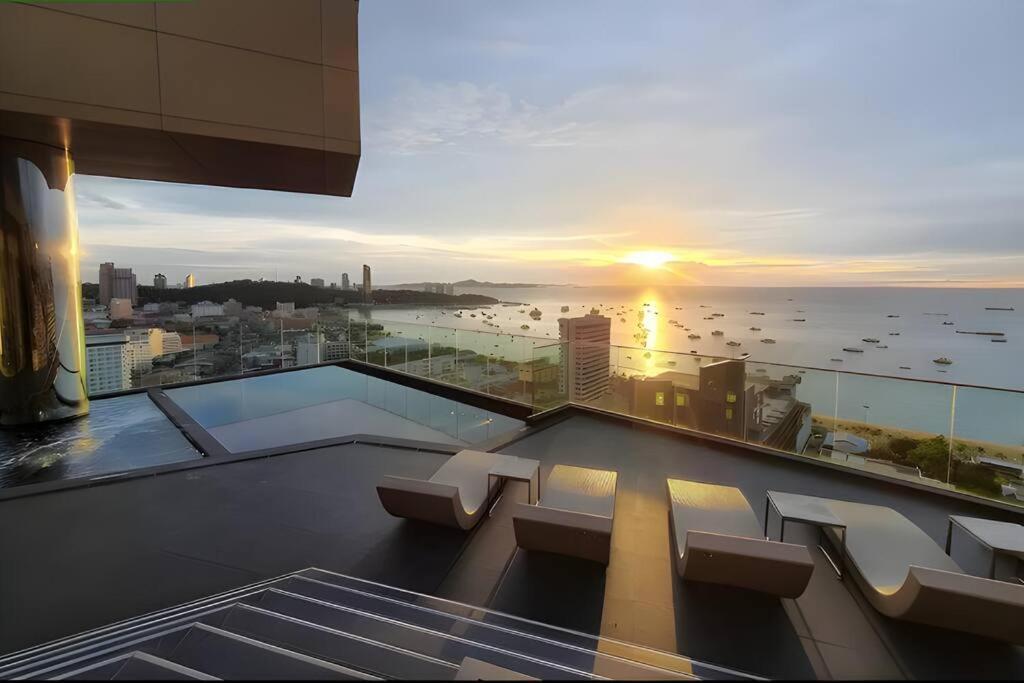 In Downtown And Rooftop Pool In Pattaya