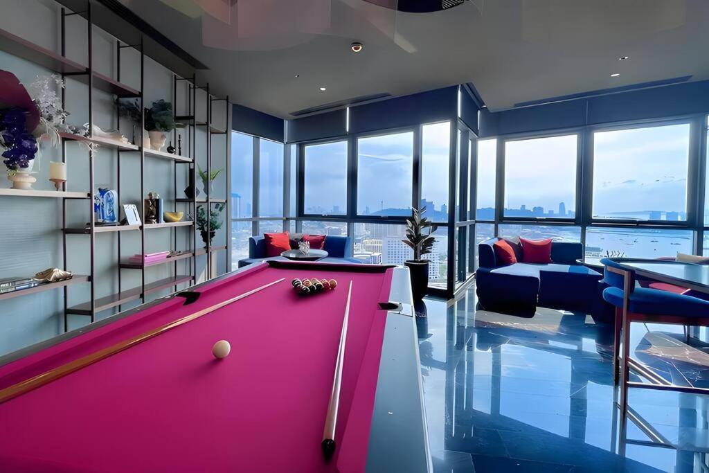 In Downtown And Rooftop Pool In Apartamento Pattaya