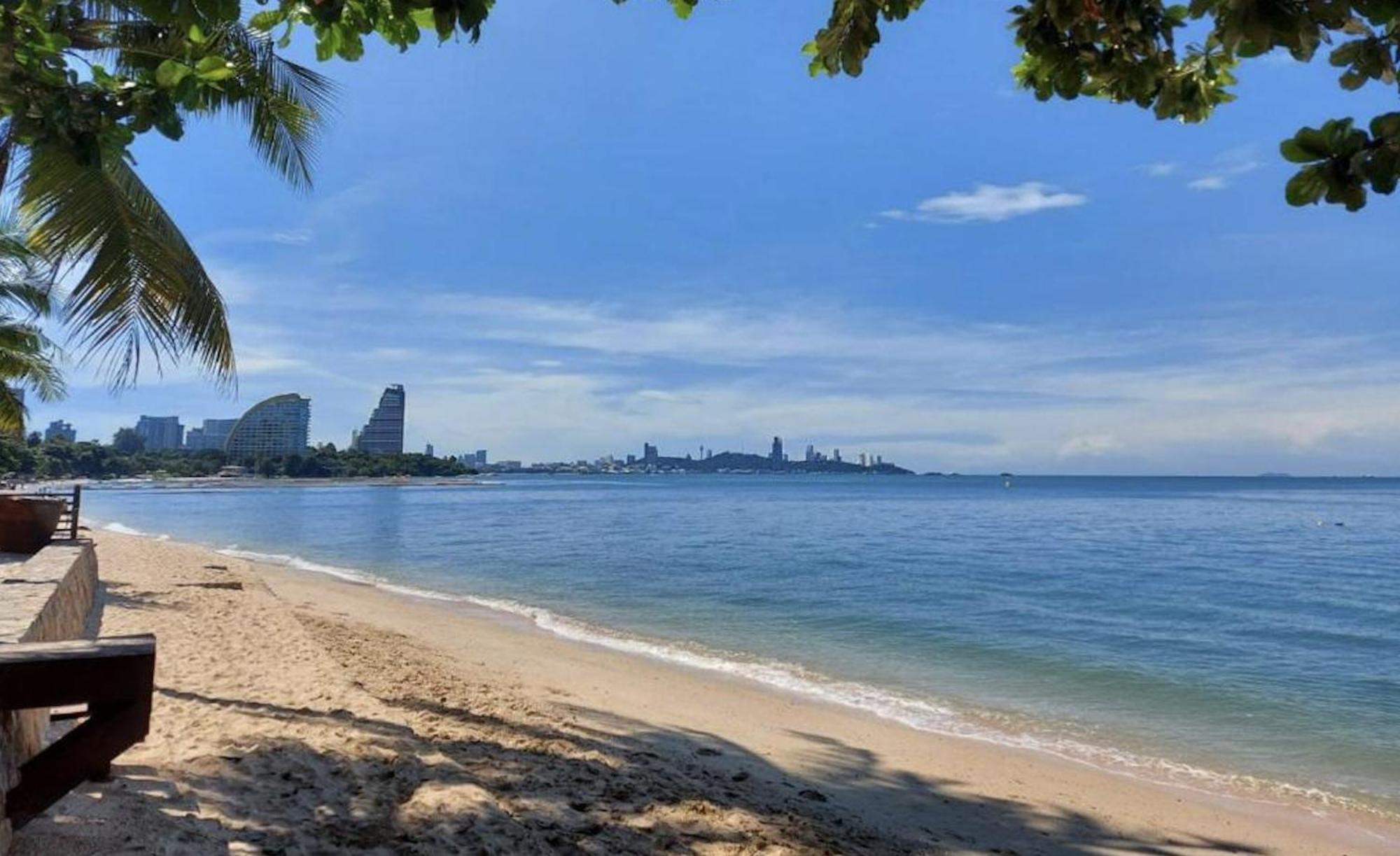 Ananya Beachfront Wongamat Paradise Apartment *