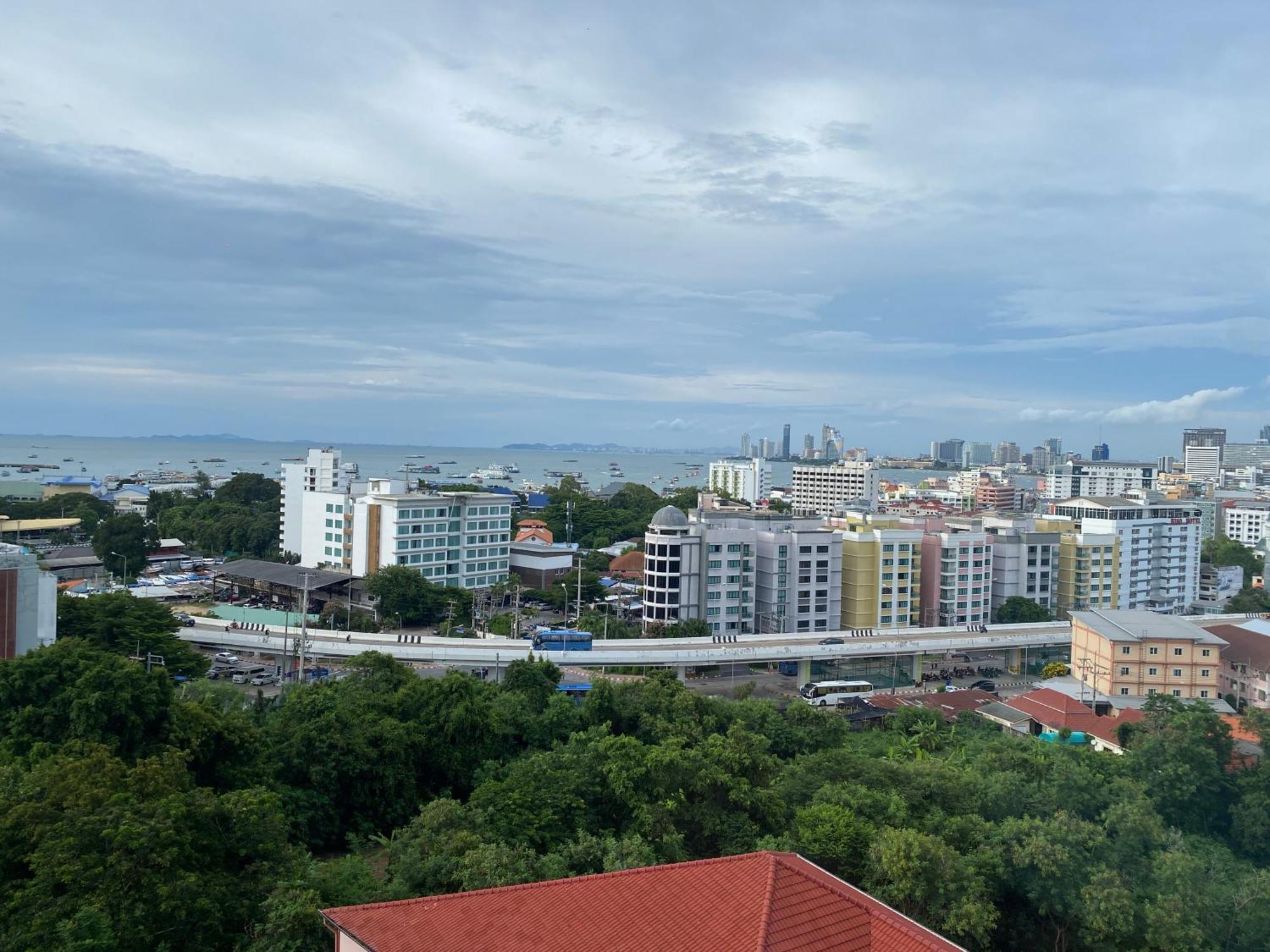 Single Bedroom Sea View With Balcony Unixx Apartment Pattaya