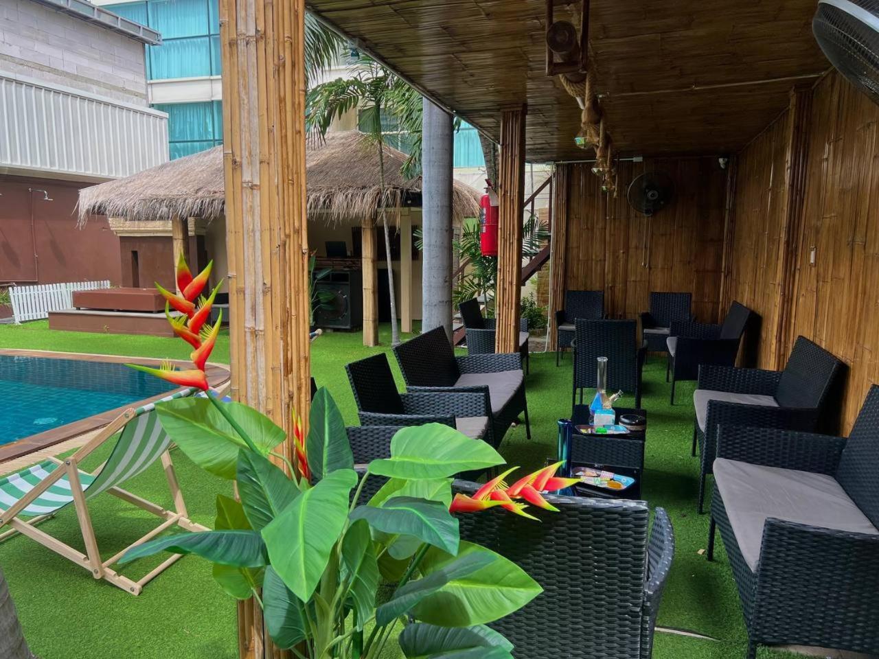 Smokers Resort