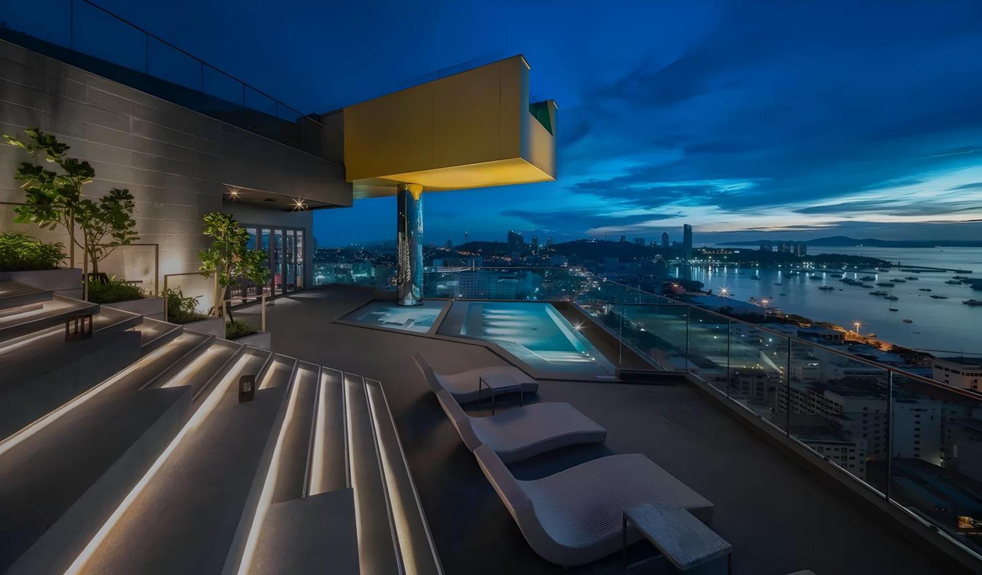 With Roof Pool Apartment *