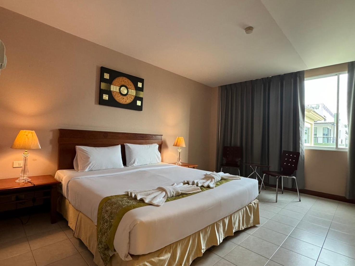 Crown Hotel 3*