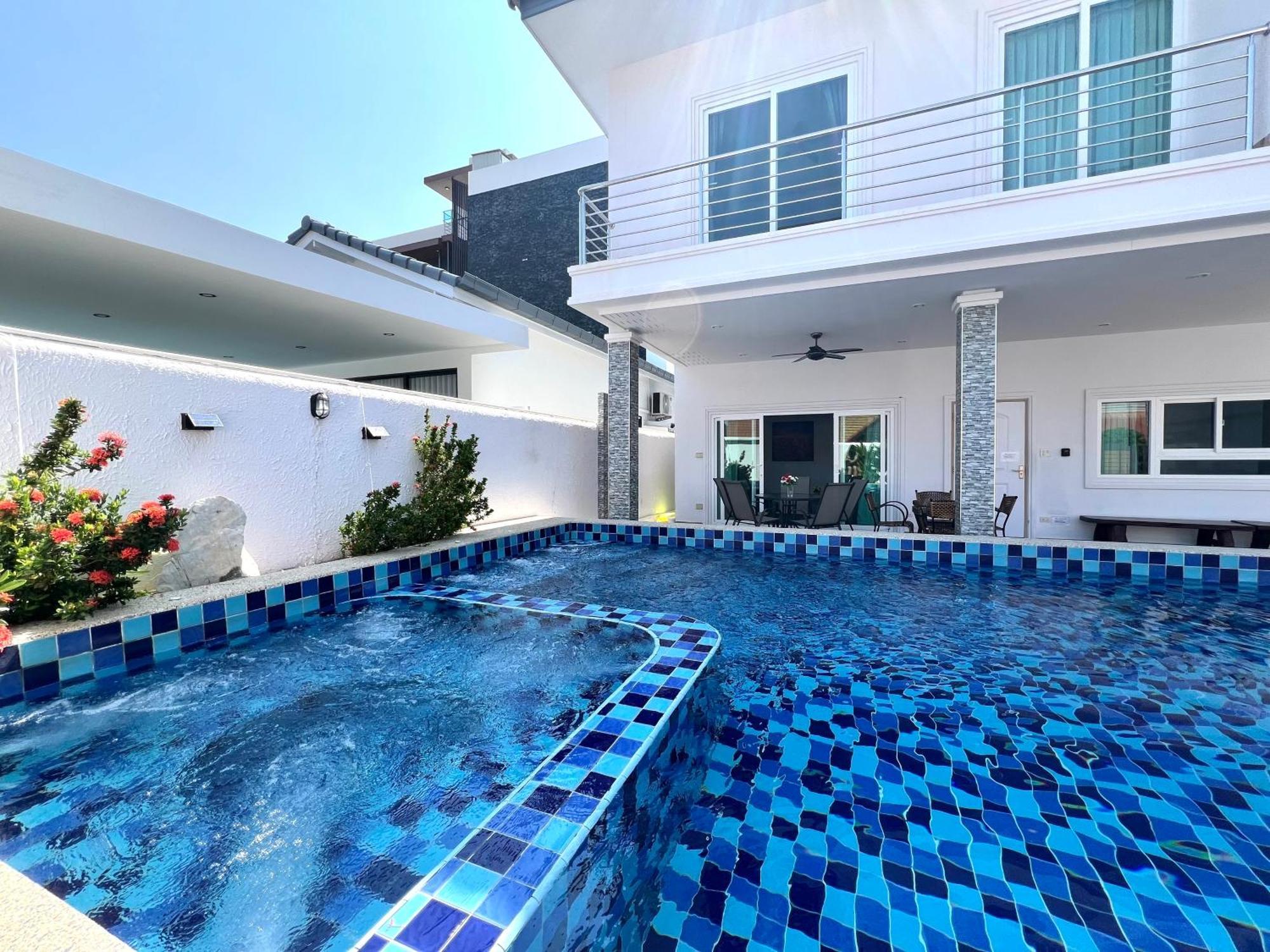 Relax Pool Near Walking Street,jacuzzi ,bbq 5bed 6bath House54 Villa Pattaya