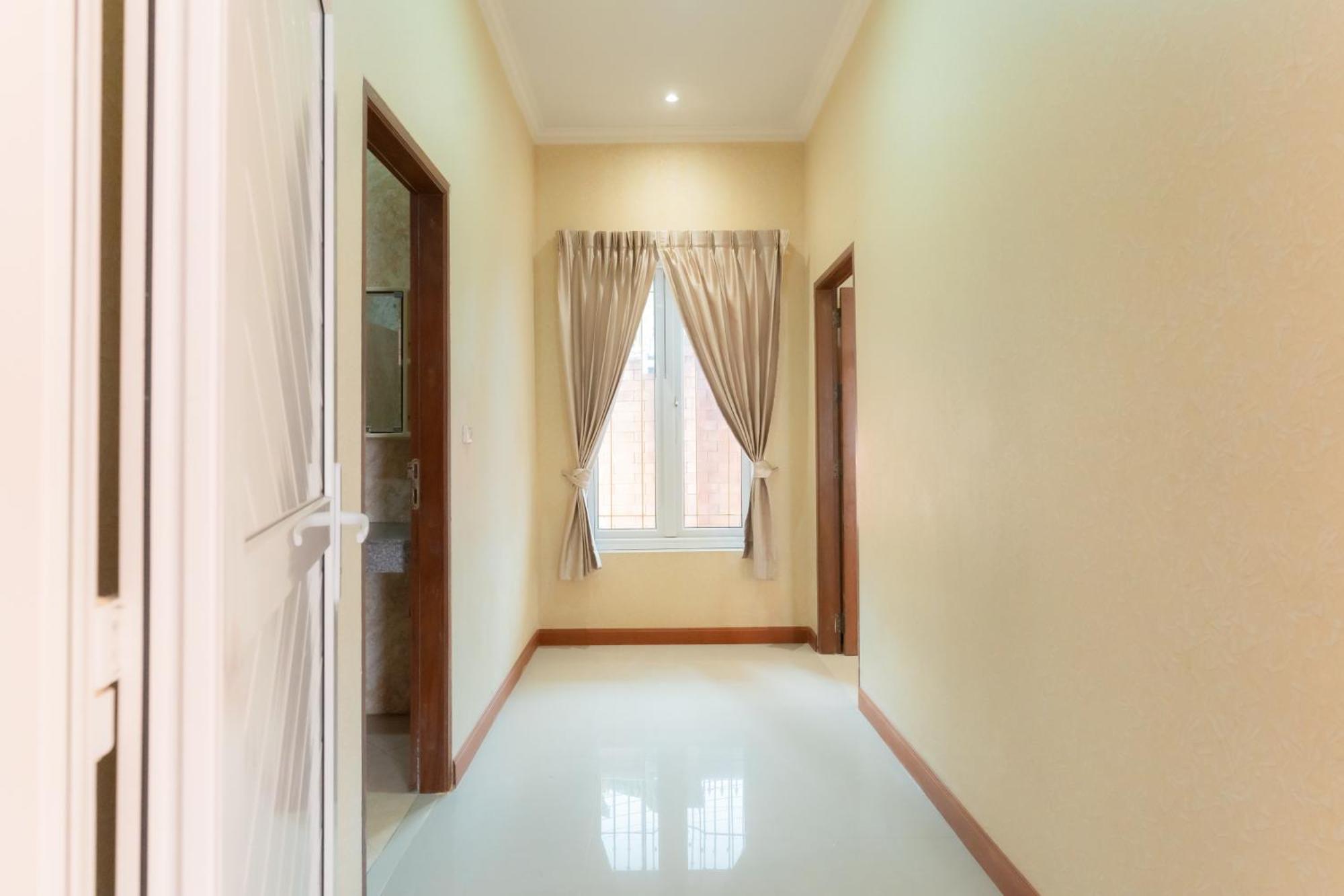 芭提雅市区近步行街1500平方6卧套房庄园别墅 Villa Pattaya