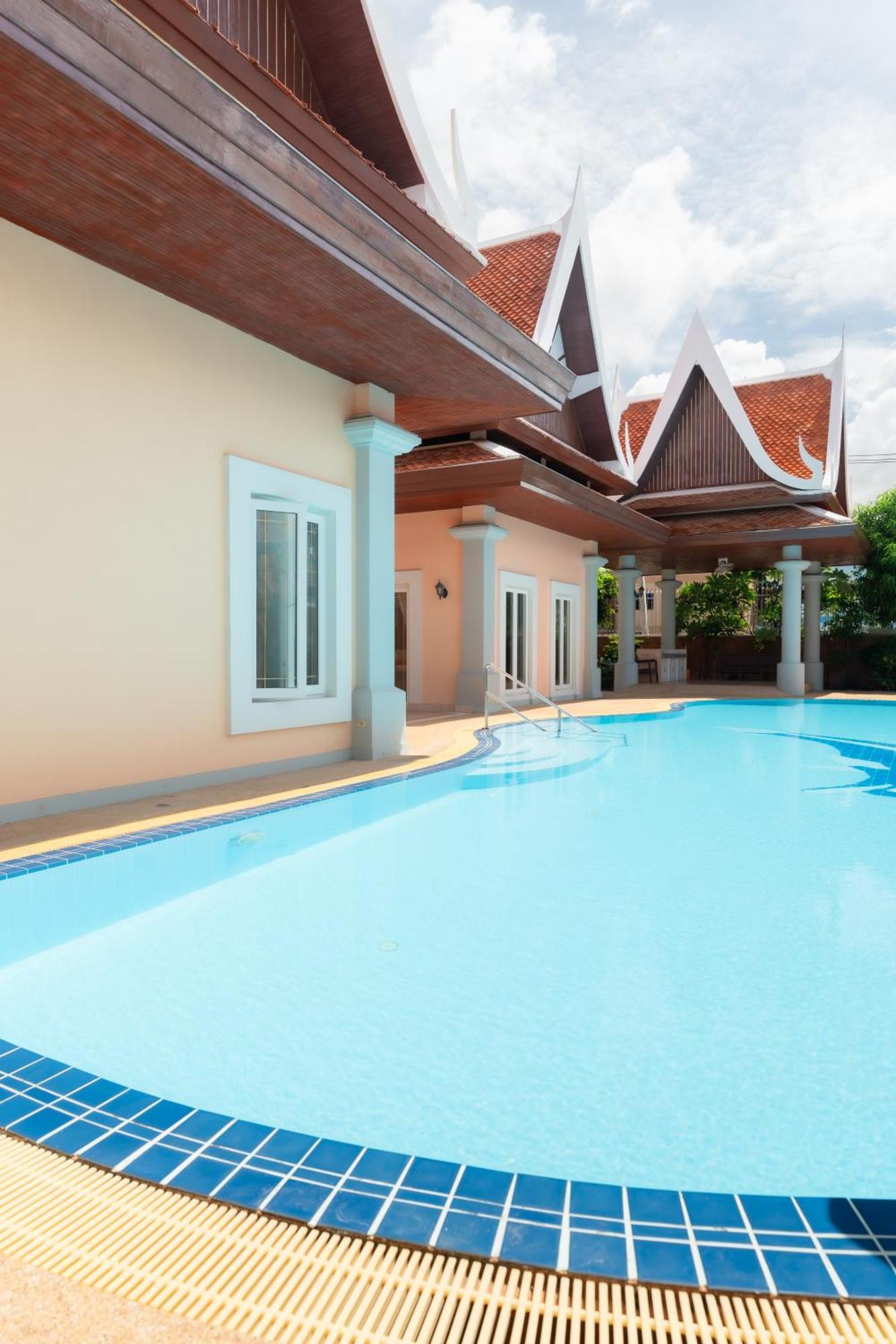 Villa 芭提雅市区近步行街1500平方6卧套房庄园别墅 Pattaya