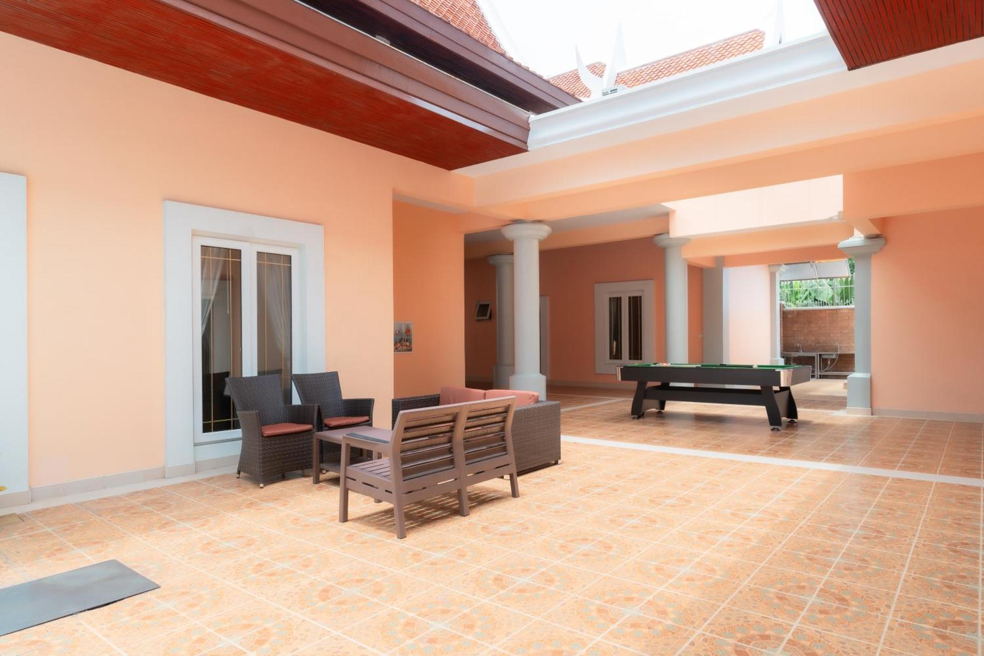 Villa 芭提雅市区近步行街1500平方6卧套房庄园别墅 Pattaya