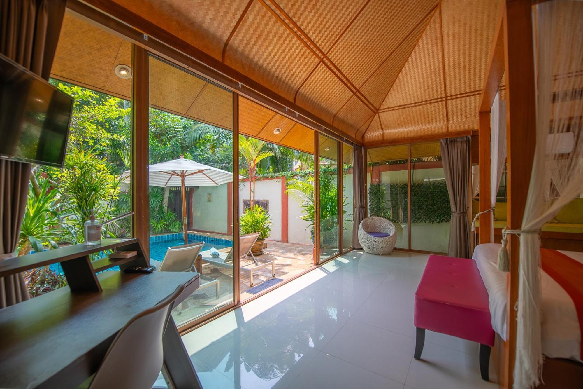 Iii, Totally Private Pool *
