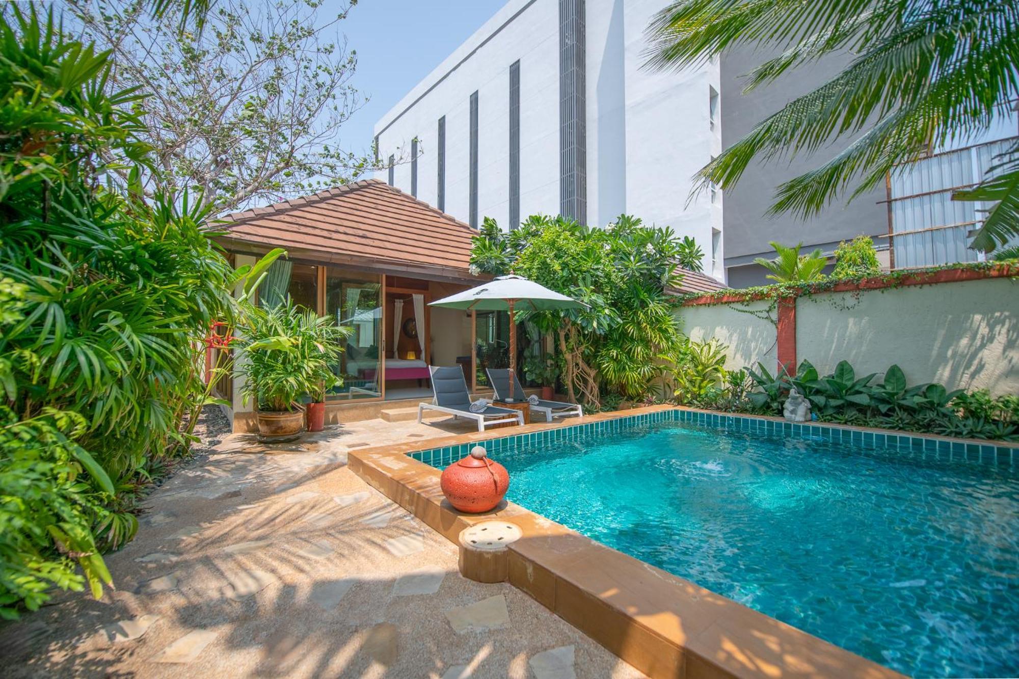 Ii, Totally Private Pool