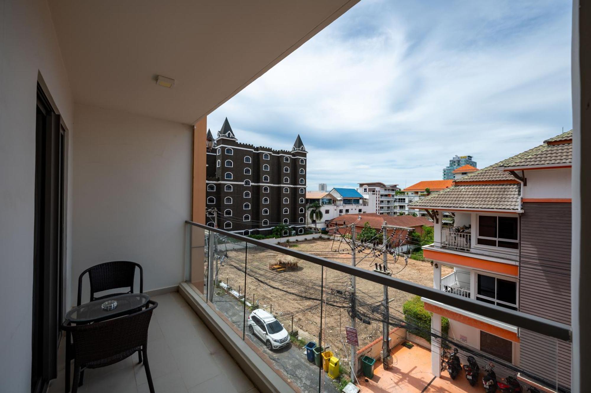 Apartment C-view By Apartwell Pattaya