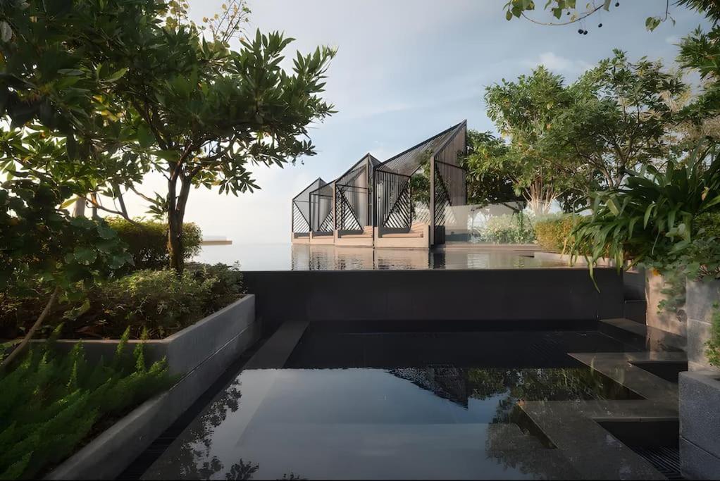 With Roof Pool