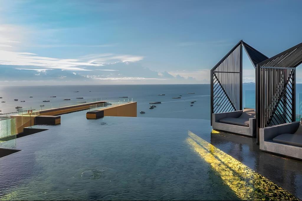 With Roof Pool Apartment Pattaya