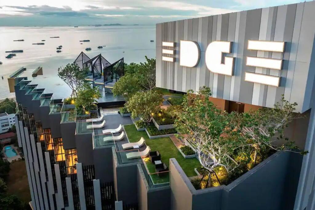 Apartment With Roof Pool Pattaya