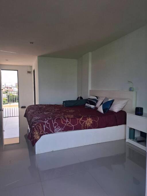 Peaceful 300 Sq Ft With 2 Balcony, Mountain View Apartment