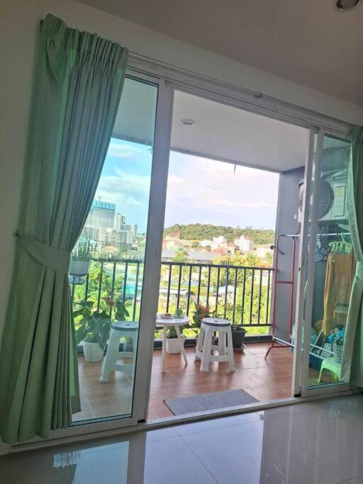 Apartment Peaceful 300 Sq Ft With 2 Balcony, Mountain View