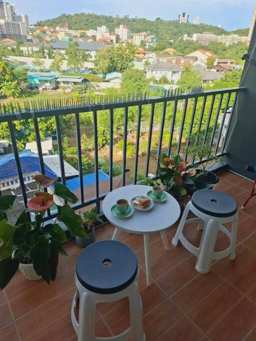 Apartment Peaceful 300 Sq Ft With 2 Balcony, Mountain View *