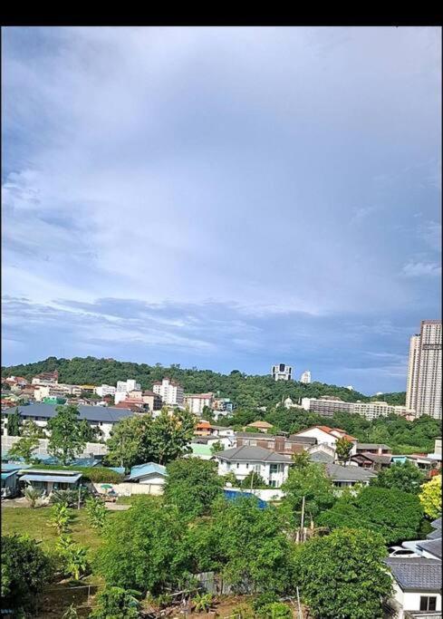 Peaceful 300 Sq Ft With 2 Balcony, Mountain View * Pattaya