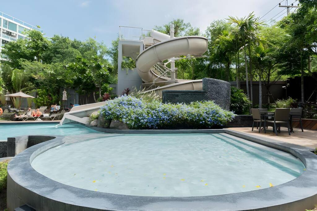 Luxury 70sqm 2 Bedroom Next To Walking Street Pattaya