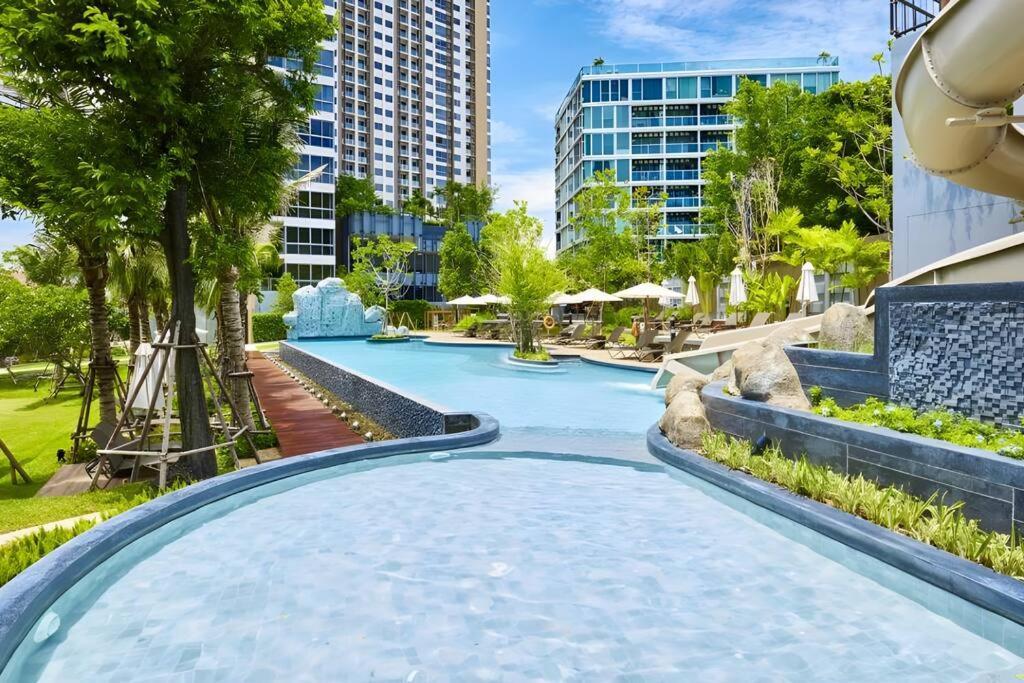 Apartment Luxury 70sqm 2 Bedroom Next To Walking Street Pattaya