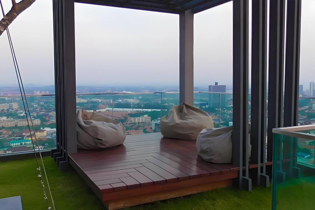 Apartment Luxury 70sqm 2 Bedroom Next To Walking Street Pattaya