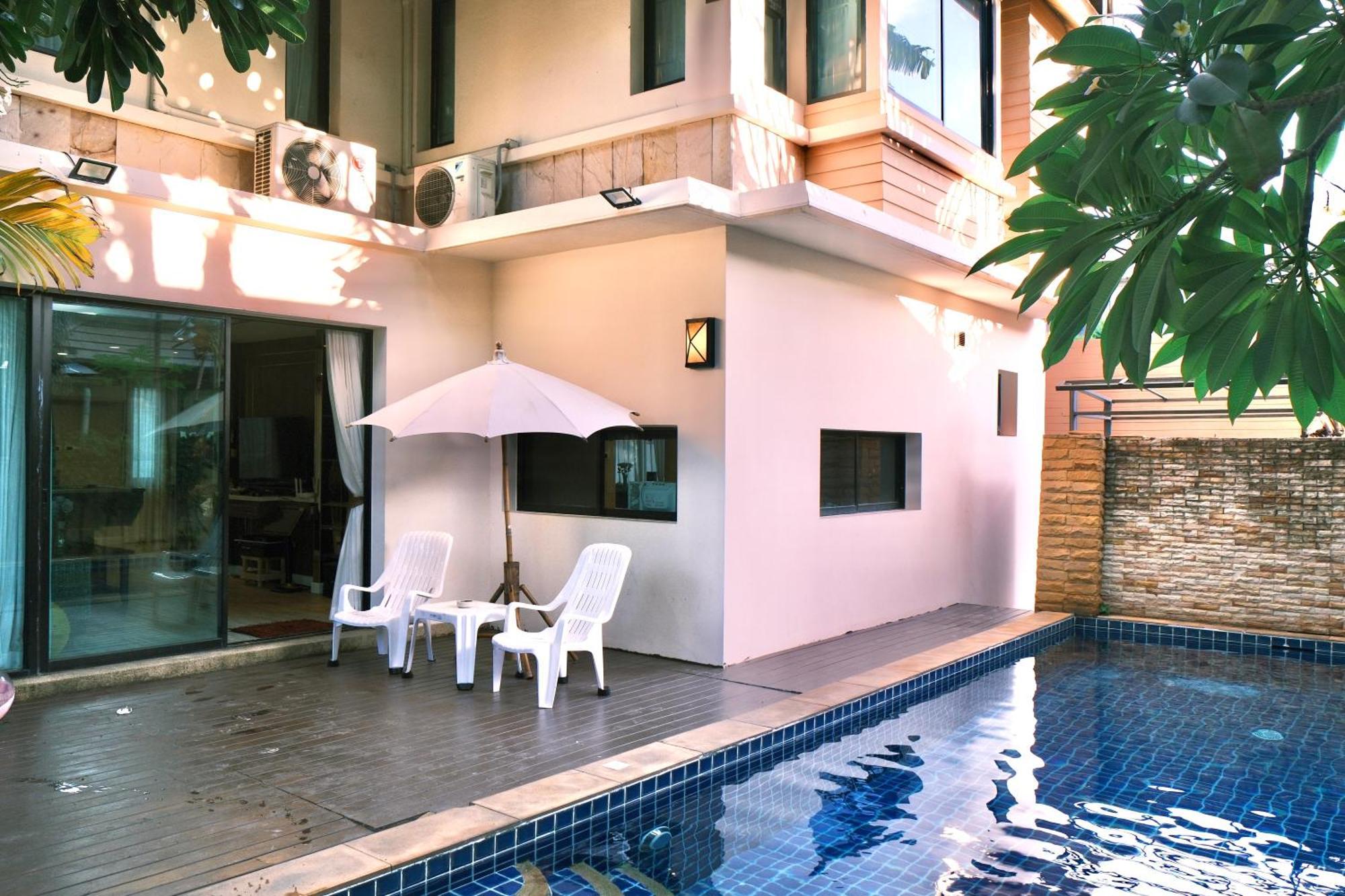 Hollywood Pool Center Pattaya