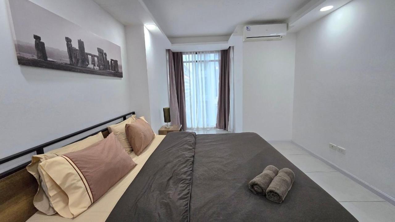 5 Min Walk To Beach Tropical Garden Apartment Pattaya