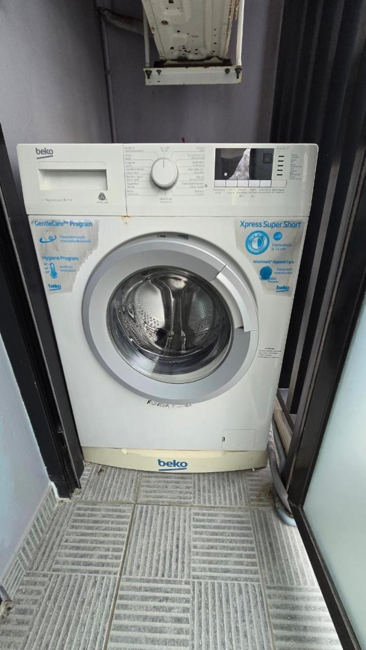 5 Min Walk To Tropical Garden Apartment
