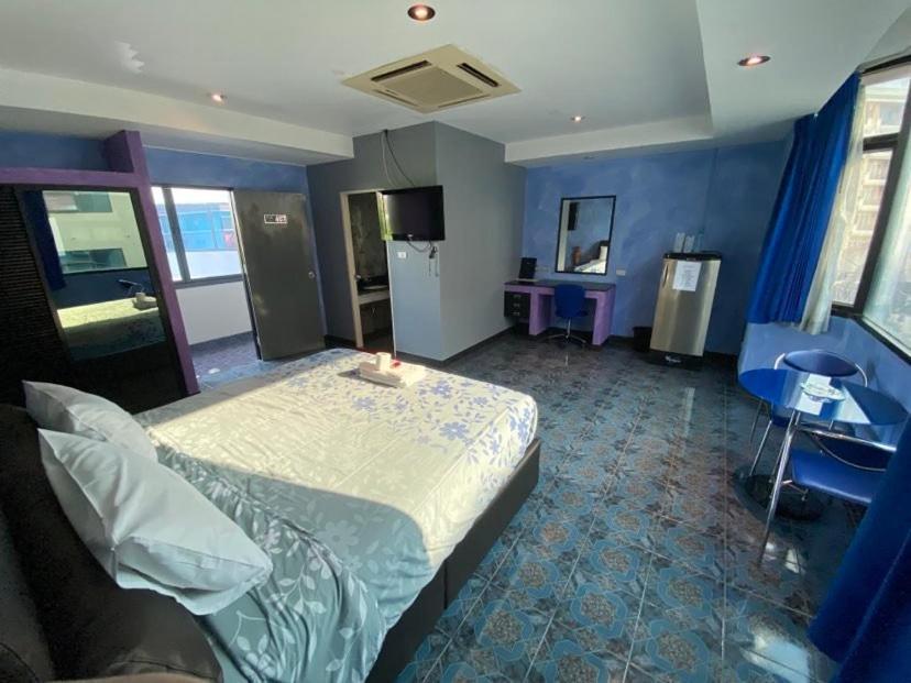 Hotel Koenig Near Walking Street Pattaya