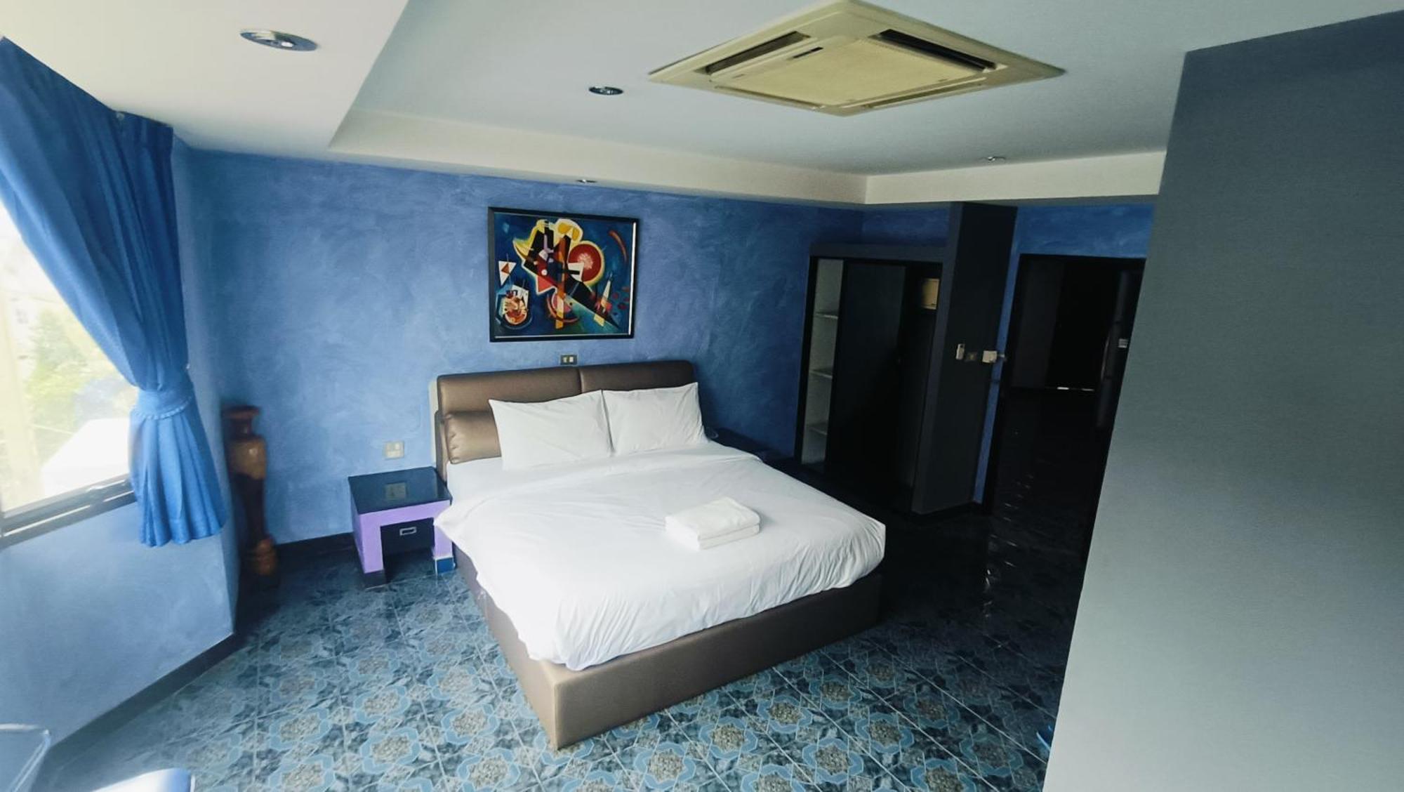 Koenig Near Walking Street Hotel