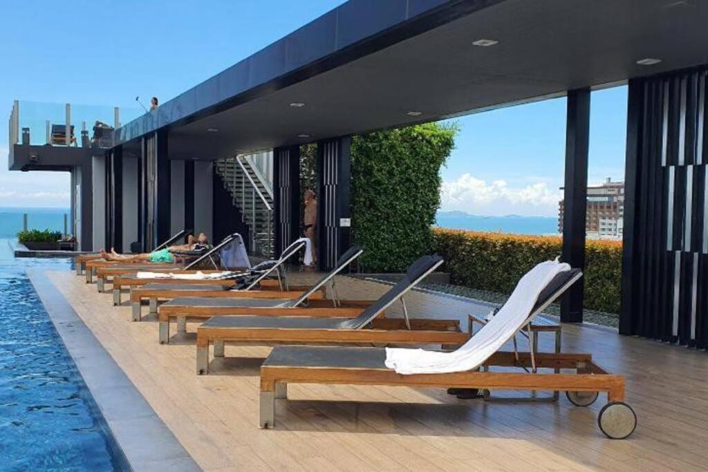 2 Bed Excellent Location Infinity Pool Apartment Pattaya