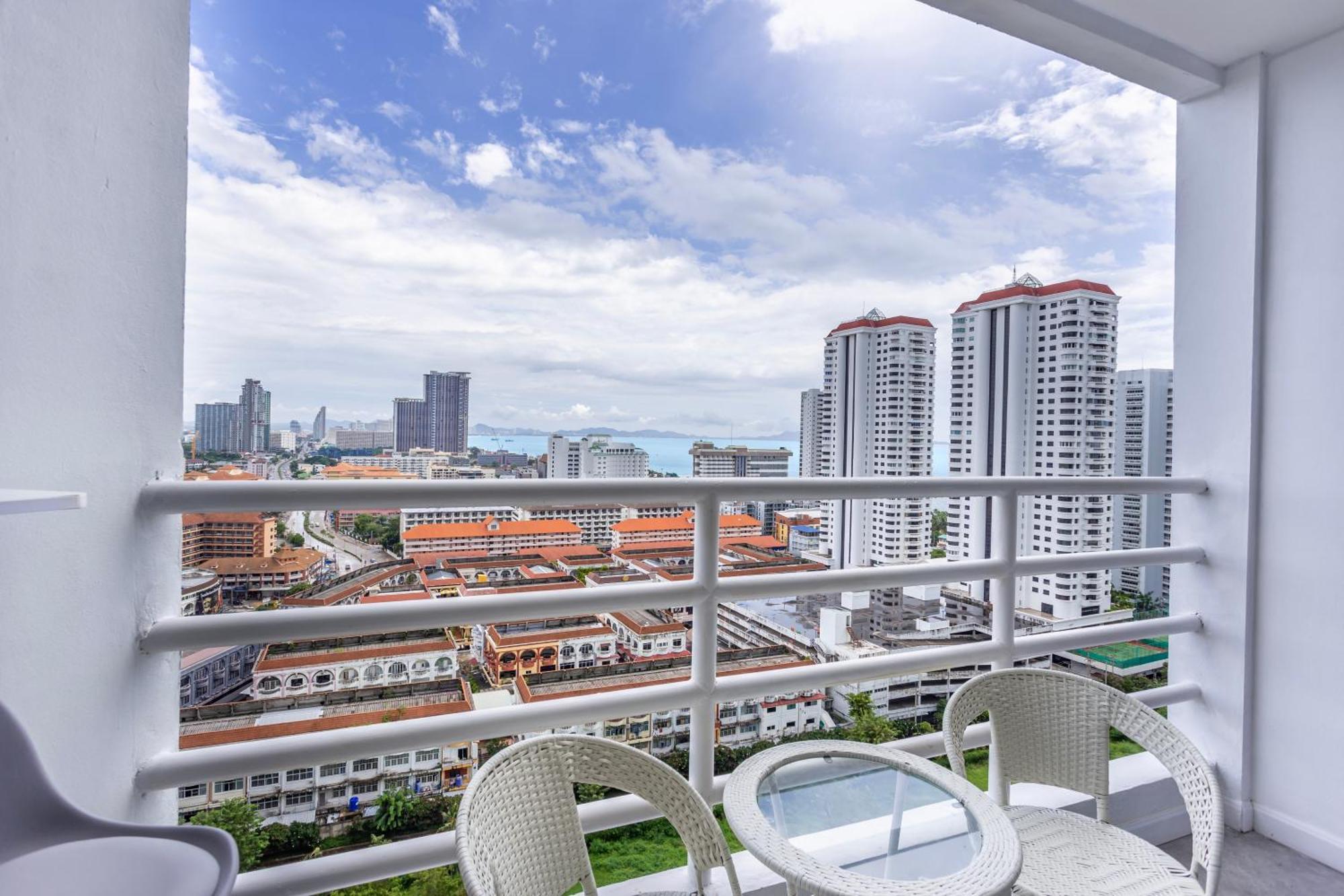 View Talay 5 Jomtien Beachfront Apartment