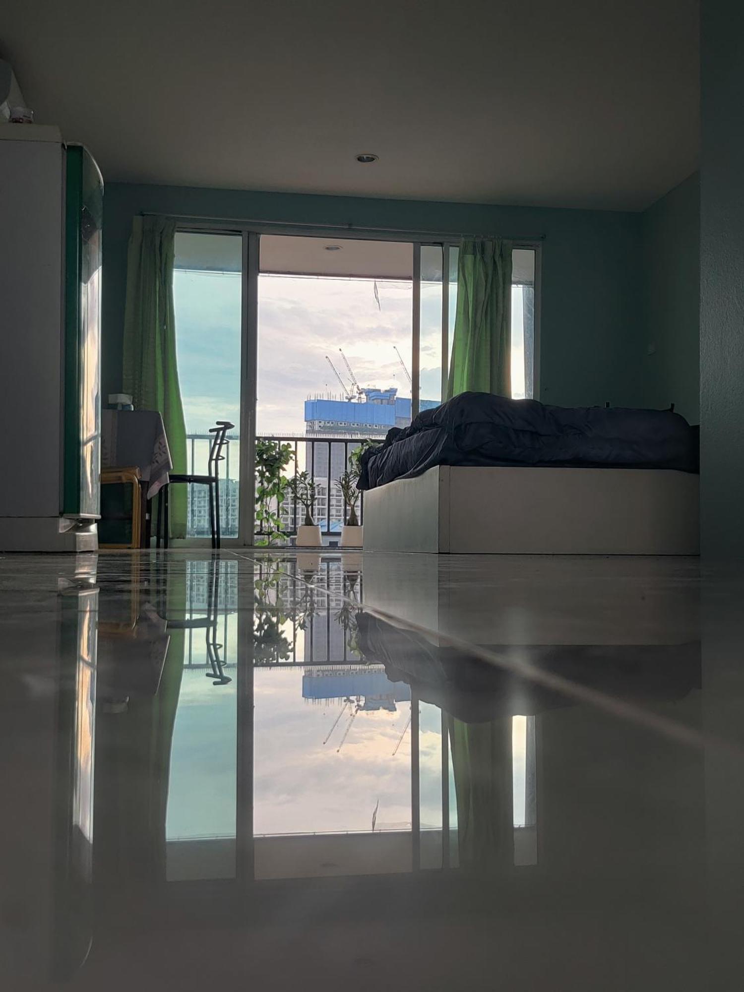 Peaceful 300 Sq Ft With 2 Balcony, Mountain View *