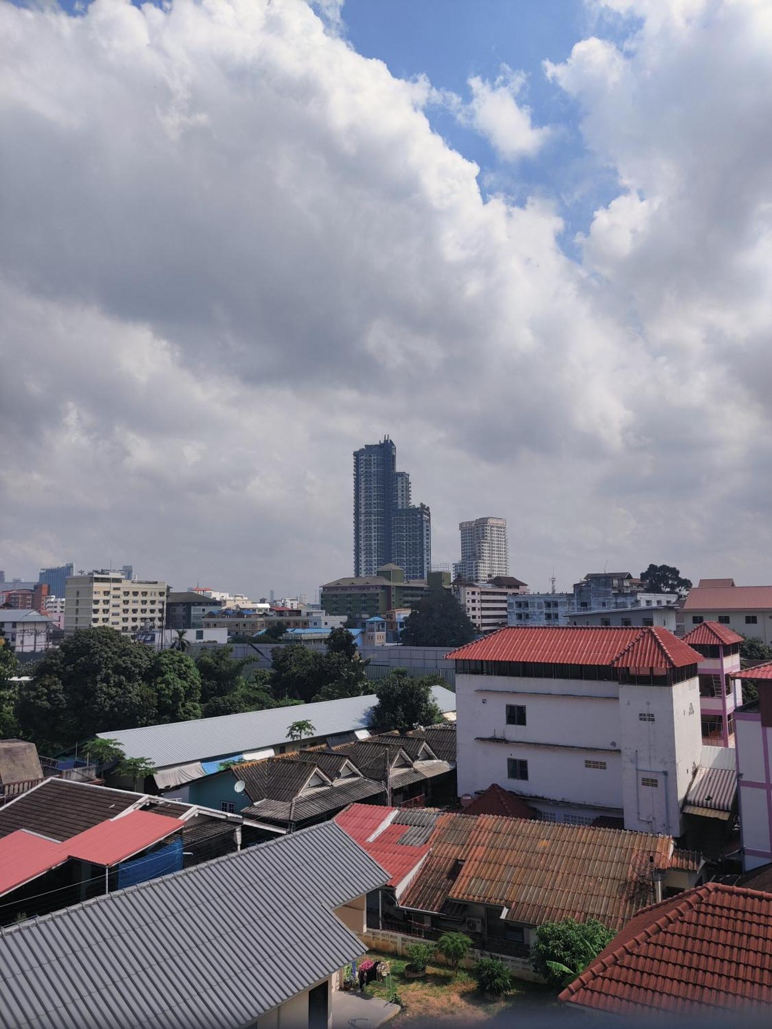 Peaceful 300 Sq Ft With 2 Balcony, Mountain View * Pattaya