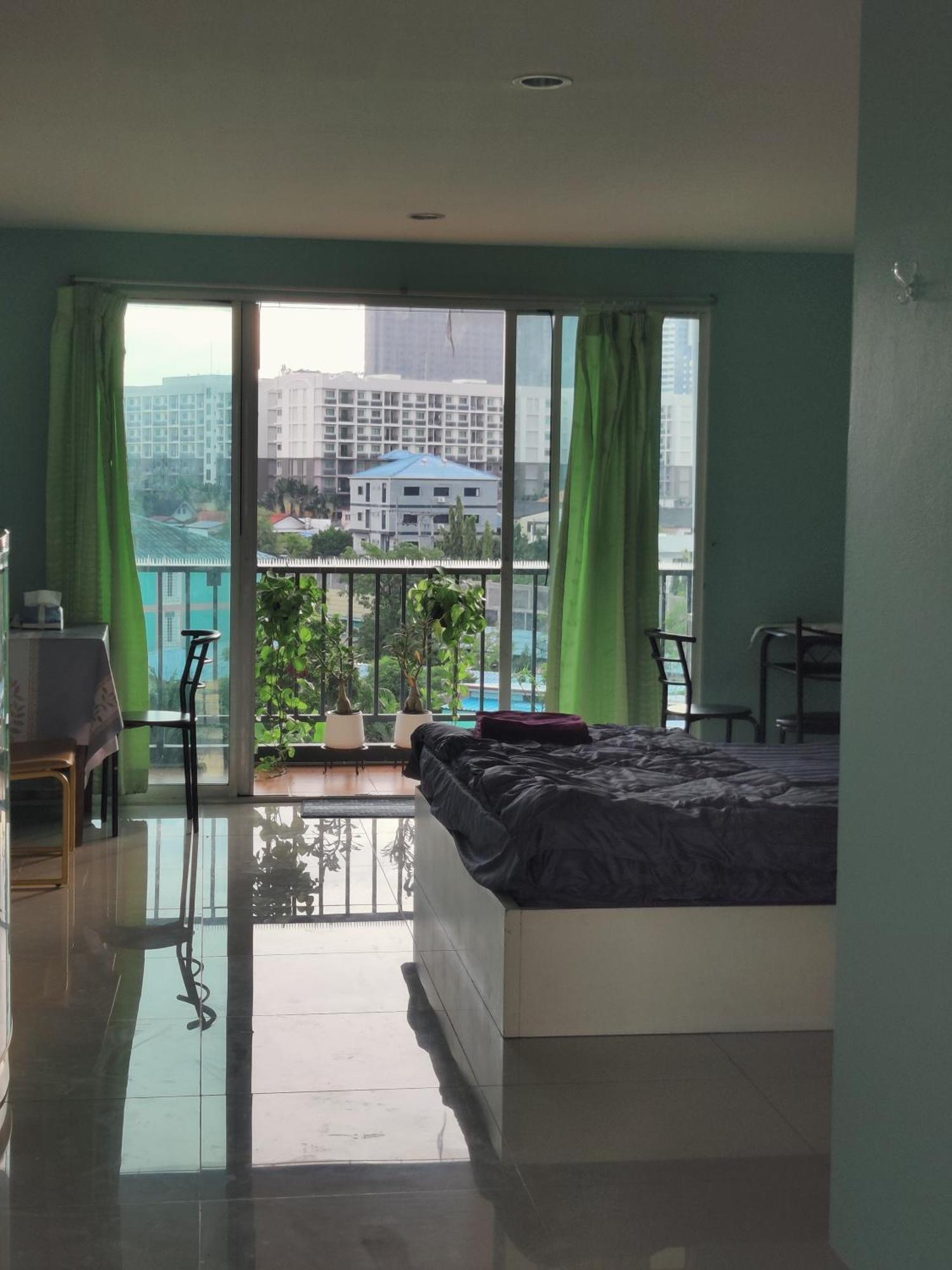 Peaceful 300 Sq Ft With 2 Balcony, Mountain View Apartamento