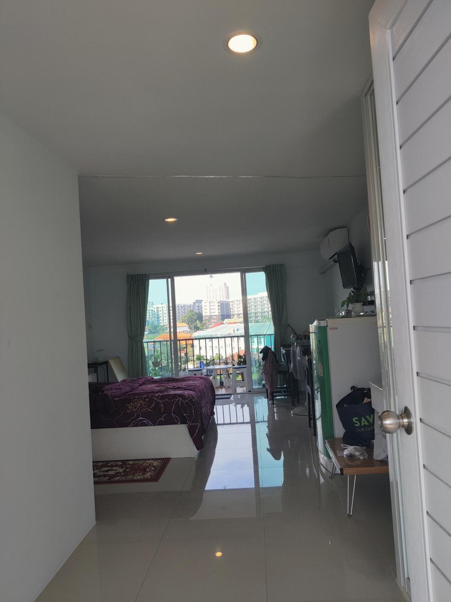 Peaceful 300 Sq Ft With 2 Balcony, Mountain View