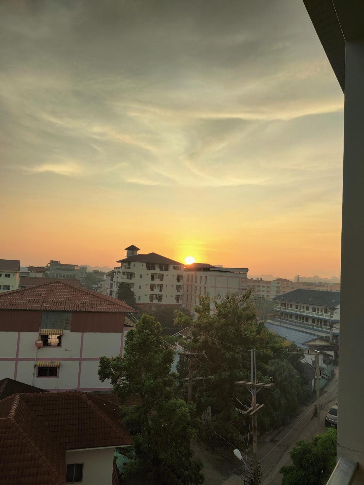 Peaceful 300 Sq Ft With 2 Balcony, Mountain View Apartment Pattaya