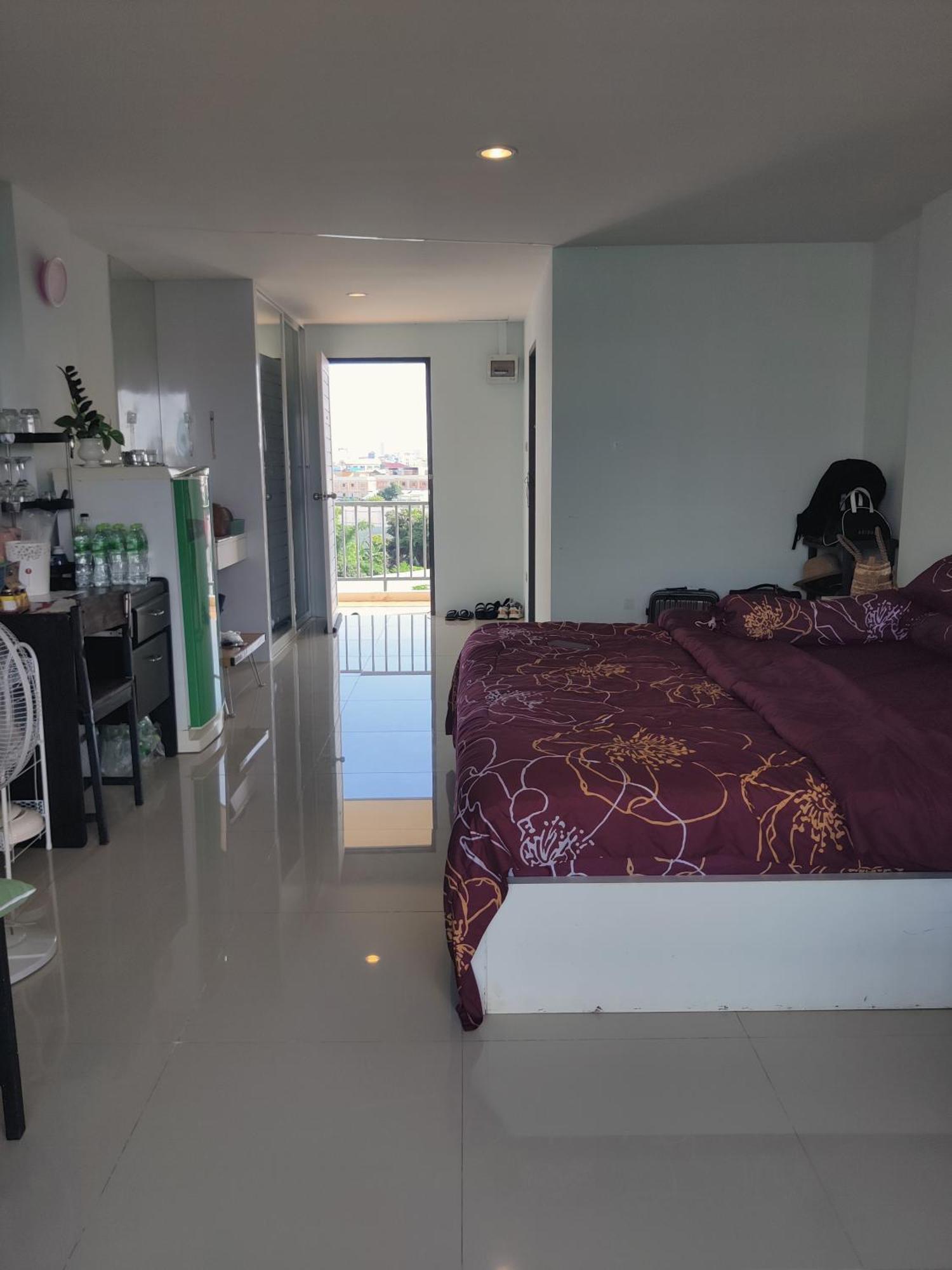 Peaceful 300 Sq Ft With 2 Balcony, Mountain View Apartment