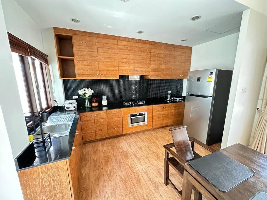 Thaiba Lipool Villa