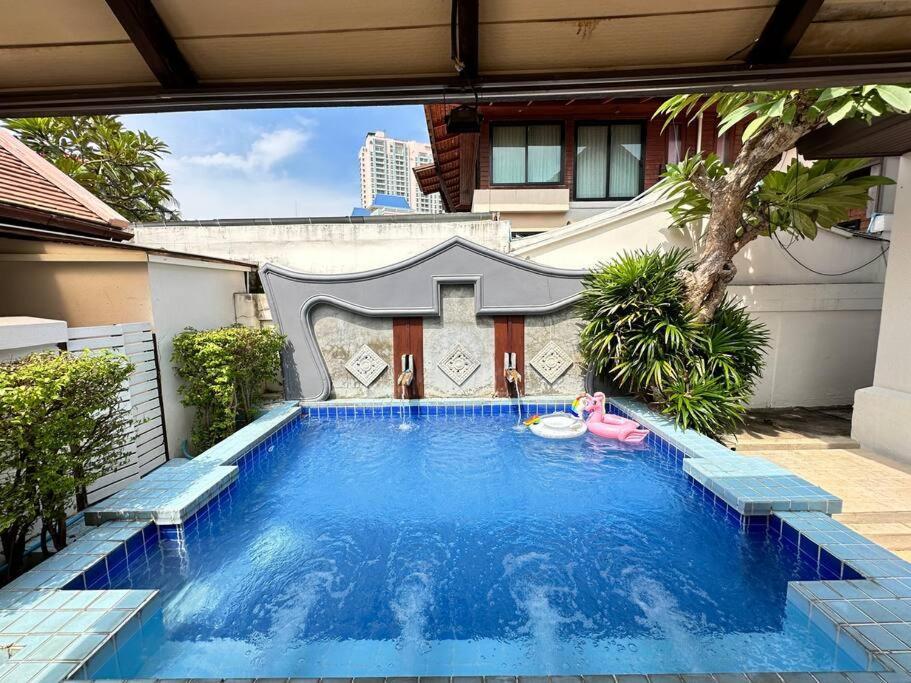 Thaiba Lipool Pattaya