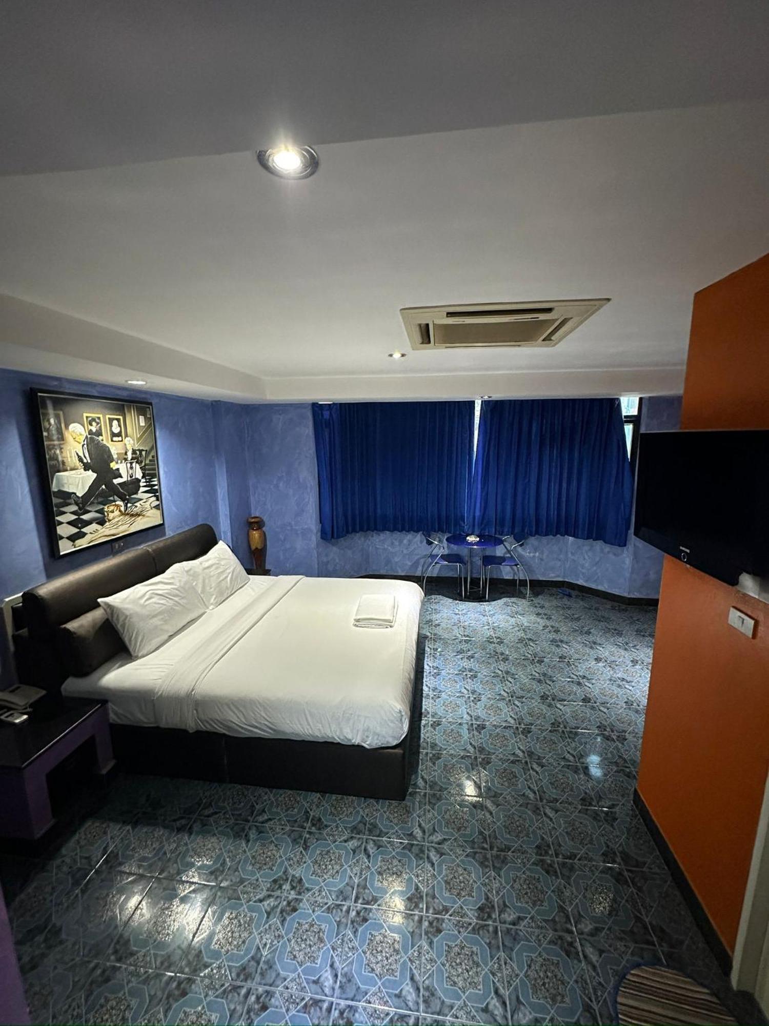 Koenig Near Walking Street Pattaya