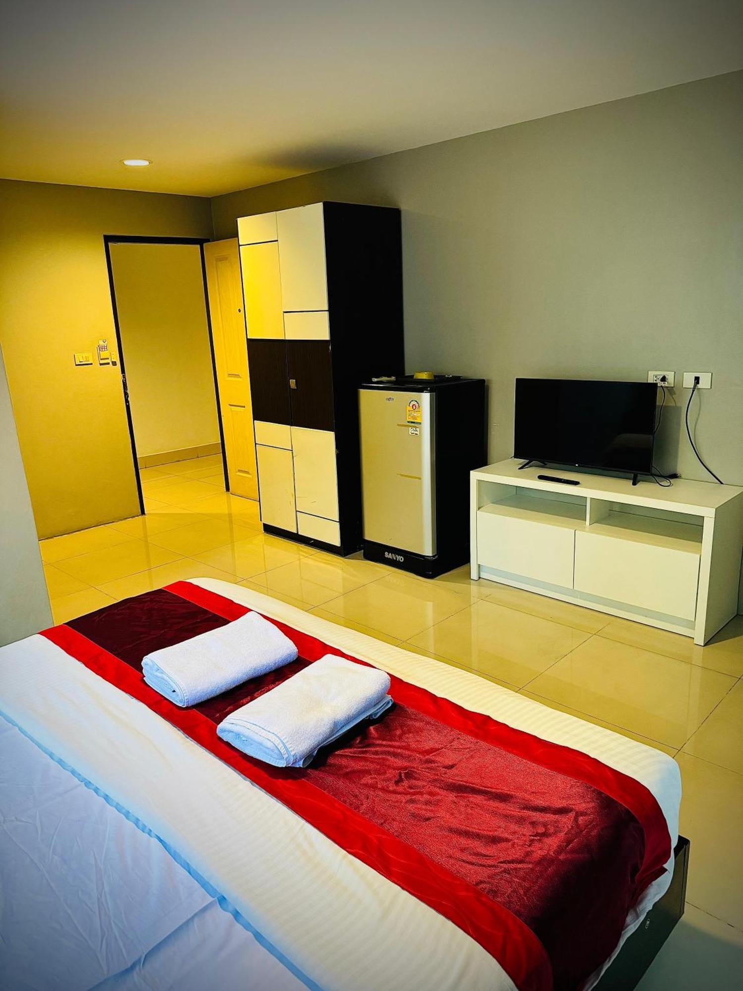 Vibe Walking Street Hotel 3*