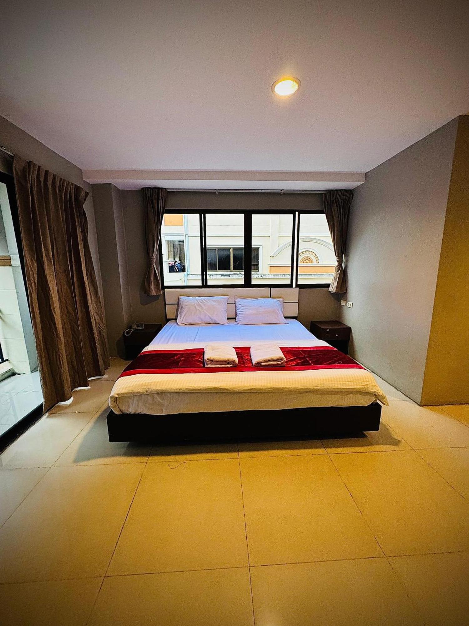 Vibe Walking Street 3* Pattaya