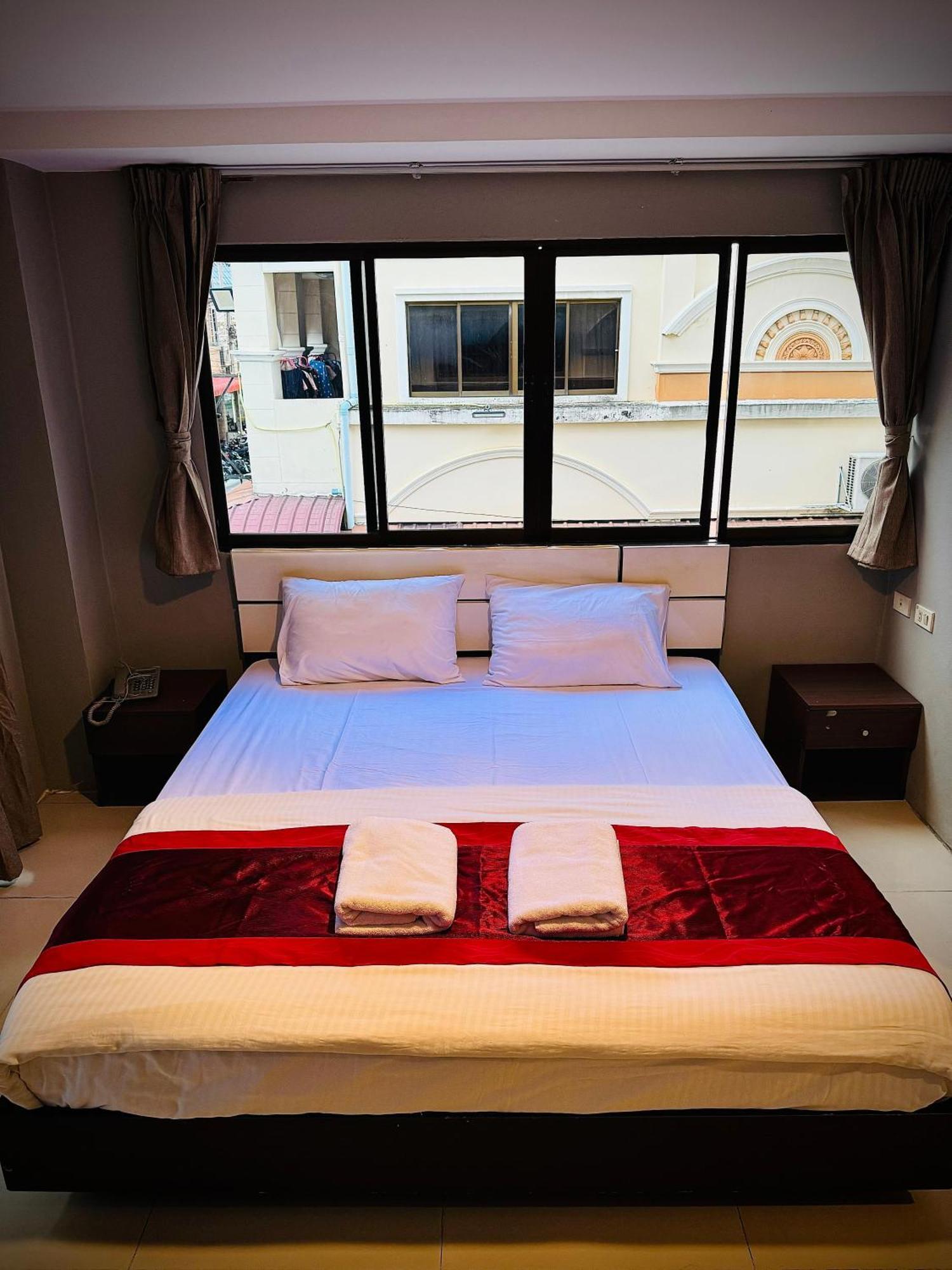Vibe Walking Street Hotel Pattaya
