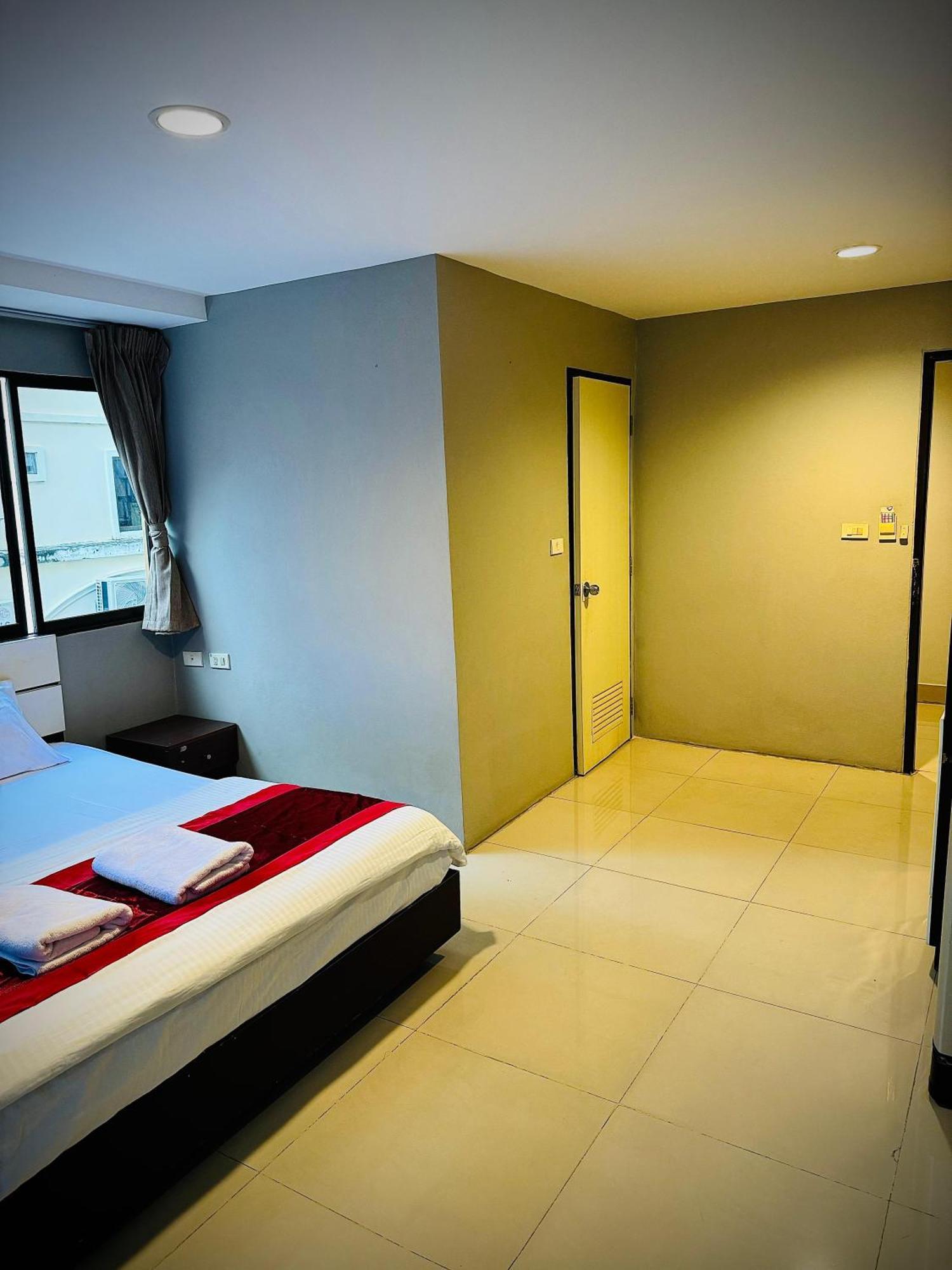 Vibe Walking Street Hotel