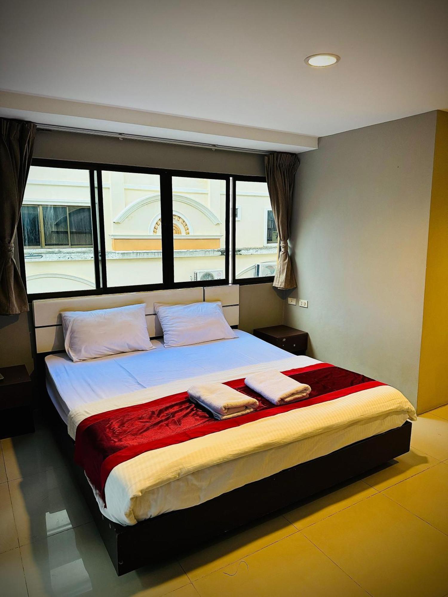 Vibe Walking Street Hotel Pattaya