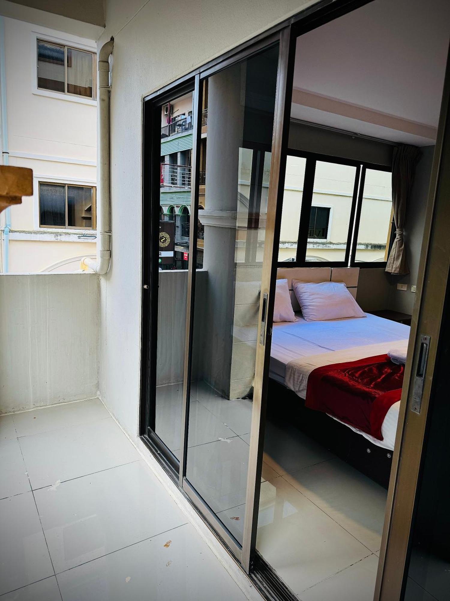Hotel Vibe Walking Street 3*